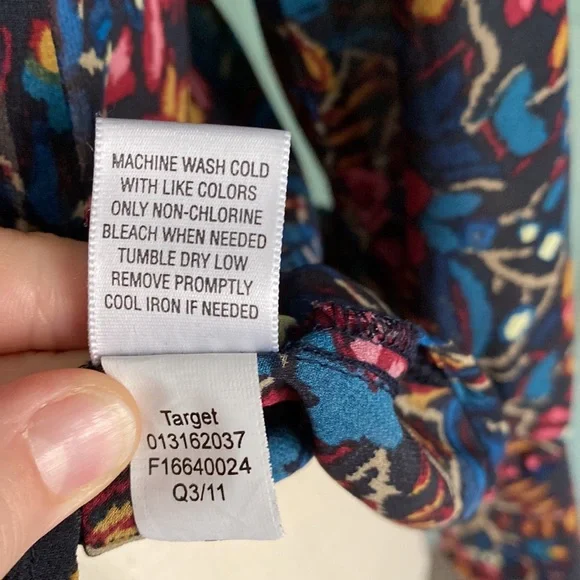 🌿CONVERSE sheer floral blouse with pleating detail and half button front - Picture 12 of 13